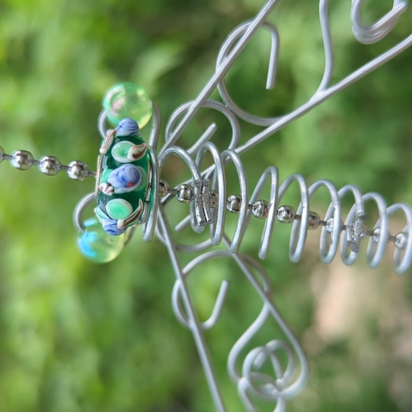🆕 Handcrafted Artisan Dragonfly Suncatcher w/ Green, Purple & White Glass Beads - Picture 7 of 12